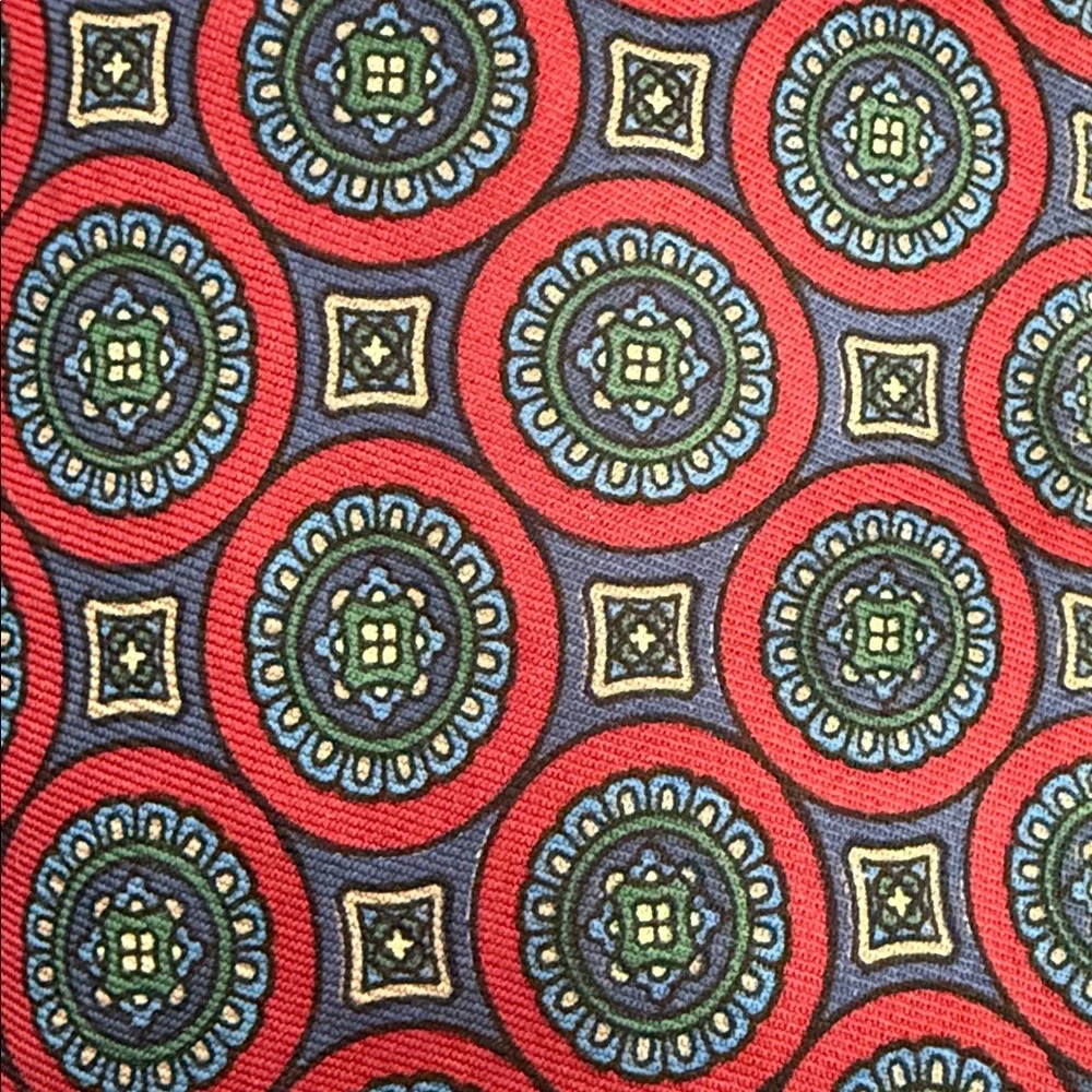 TOM JAMES 100% Silk Elegant Red and Blue Patterned Men's Tie